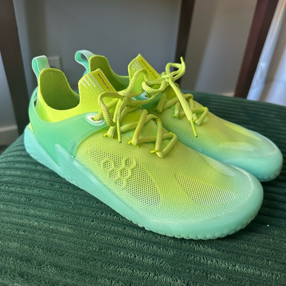 Vivo barefoot motus strength